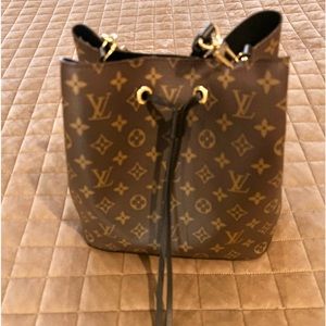 Like new LV purse. Smoke free and pet free home. Carried less than 5 times.
